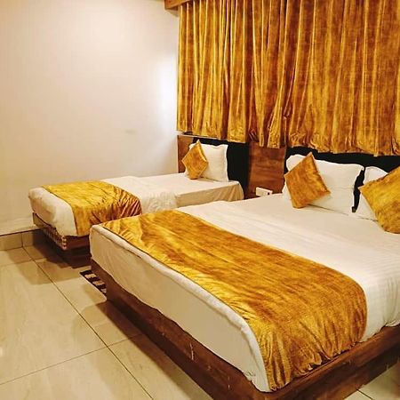 Hotel Mansarovar,ヴァドーダラー エクステリア 写真