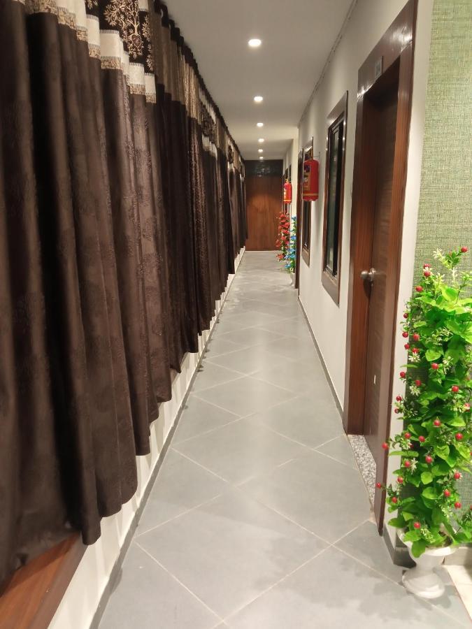 Hotel Mansarovar,ヴァドーダラー エクステリア 写真