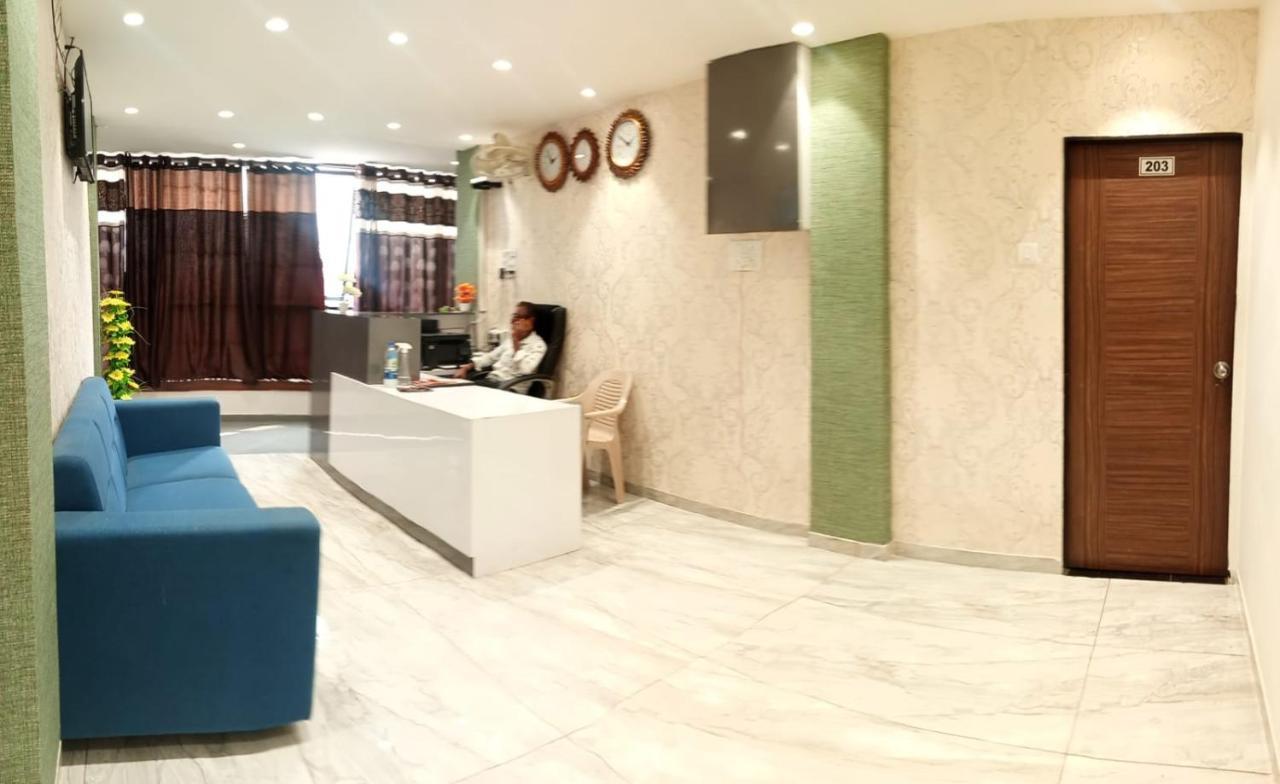Hotel Mansarovar,ヴァドーダラー エクステリア 写真