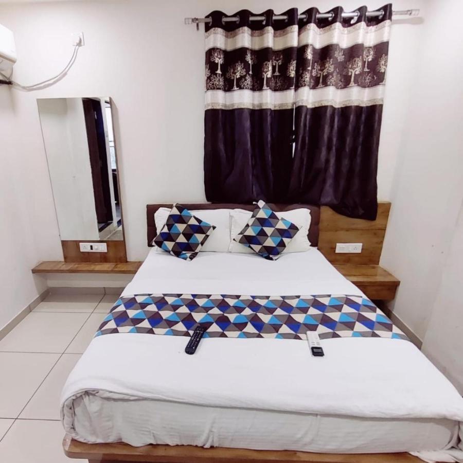 Hotel Mansarovar,ヴァドーダラー エクステリア 写真