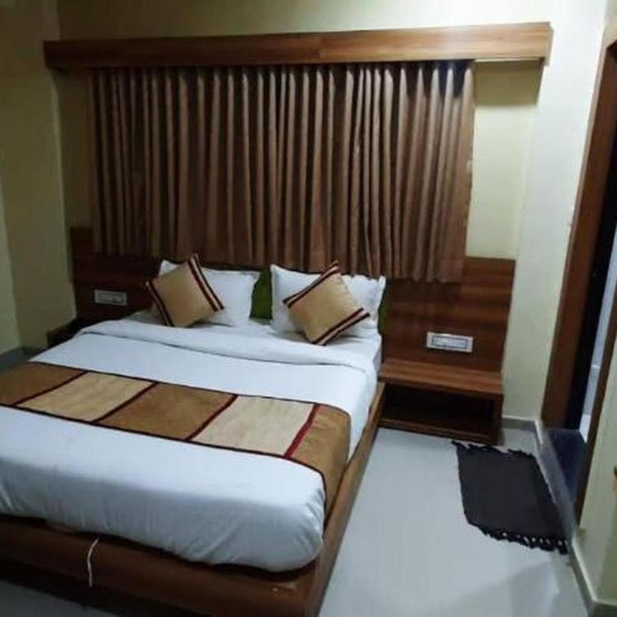 Hotel Mansarovar,ヴァドーダラー エクステリア 写真