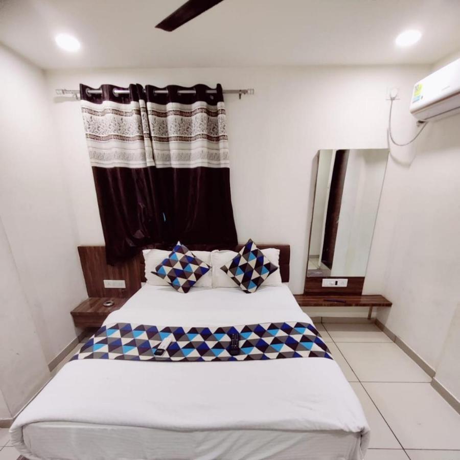 Hotel Mansarovar,ヴァドーダラー エクステリア 写真