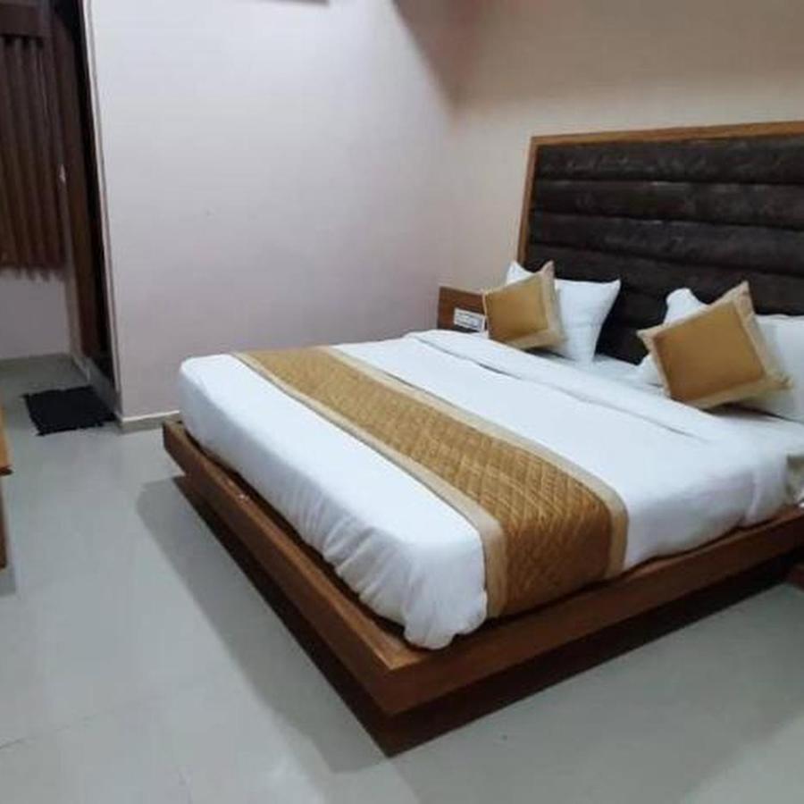 Hotel Mansarovar,ヴァドーダラー エクステリア 写真