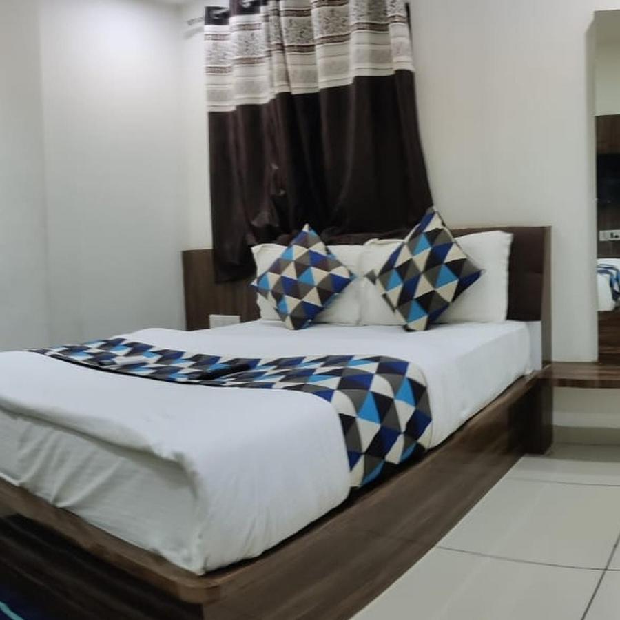 Hotel Mansarovar,ヴァドーダラー エクステリア 写真