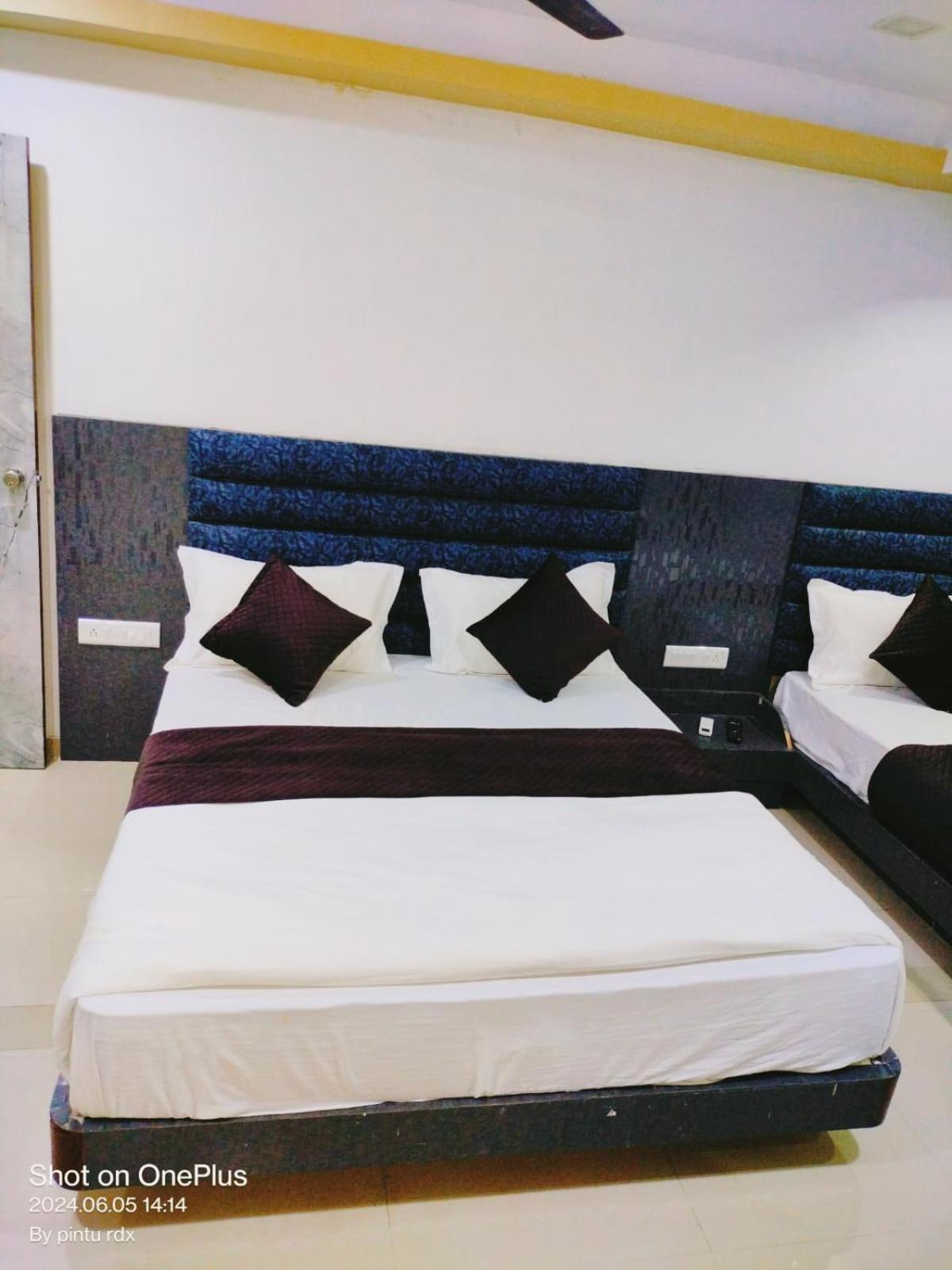 Hotel Mansarovar,ヴァドーダラー エクステリア 写真