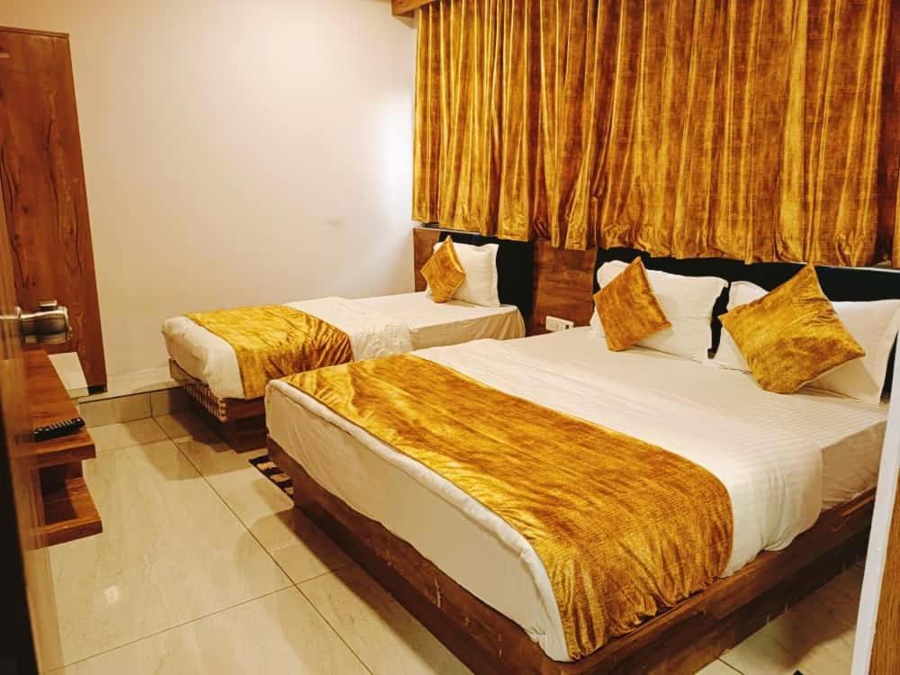 Hotel Mansarovar,ヴァドーダラー エクステリア 写真